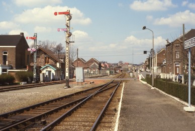 Courcelles-Centre - TH 84-4227 (3).jpg